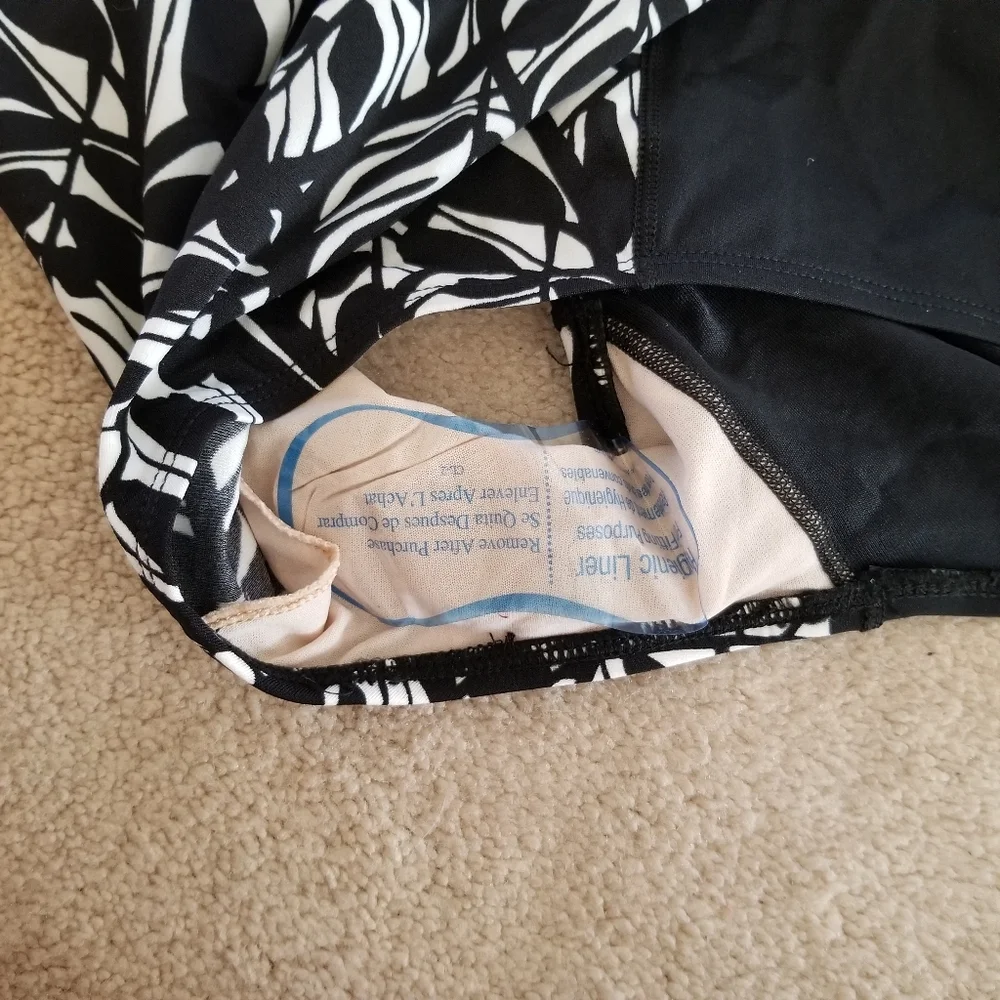 NWT Juno Active Black And White One Piece Leaf Print Swimsuit Size 6XL (38/40)